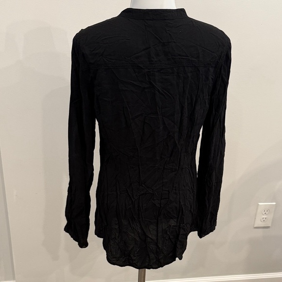 Spense Medium Black Lightweight Textured Button-Up Top - Picture 5 of 5